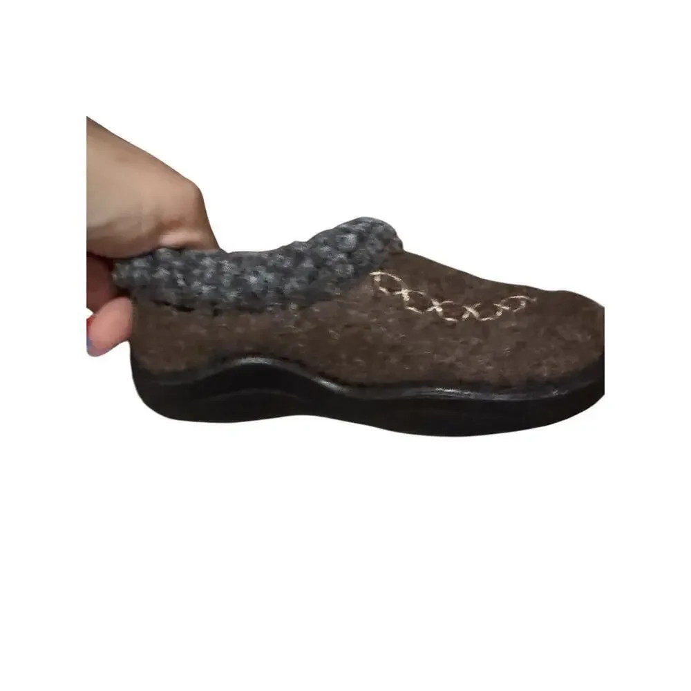 NWT Infant House Shoes Size 7